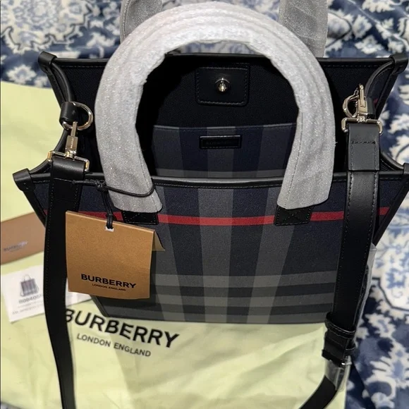 Men’s or Women’s Burberry Navy/Grey Checkered Tote/Messenger Bag! Brand NewW bag